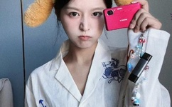 扒开粉嫩小泬舌头伸进去视频